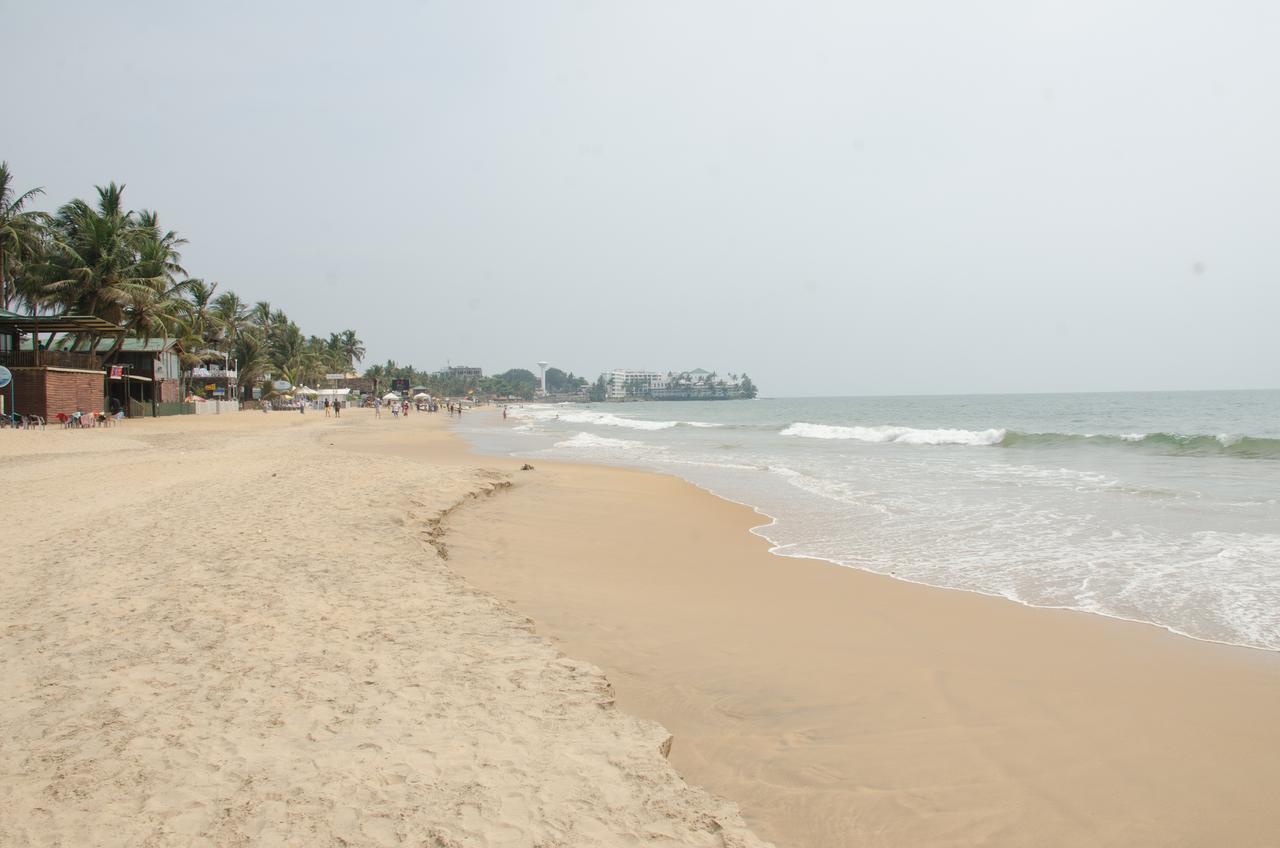 Colombo Lavinia Beach Hostel Dehiwala-Mount Lavinia Exteriör bild