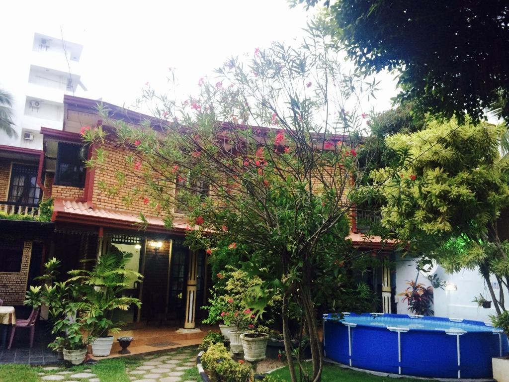 Colombo Lavinia Beach Hostel Dehiwala-Mount Lavinia Exteriör bild