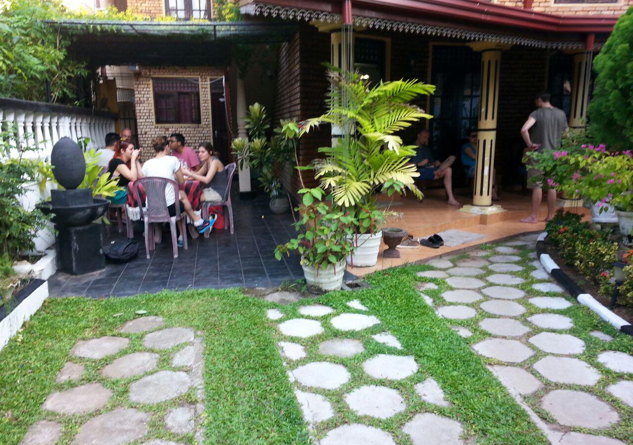 Colombo Lavinia Beach Hostel Dehiwala-Mount Lavinia Exteriör bild
