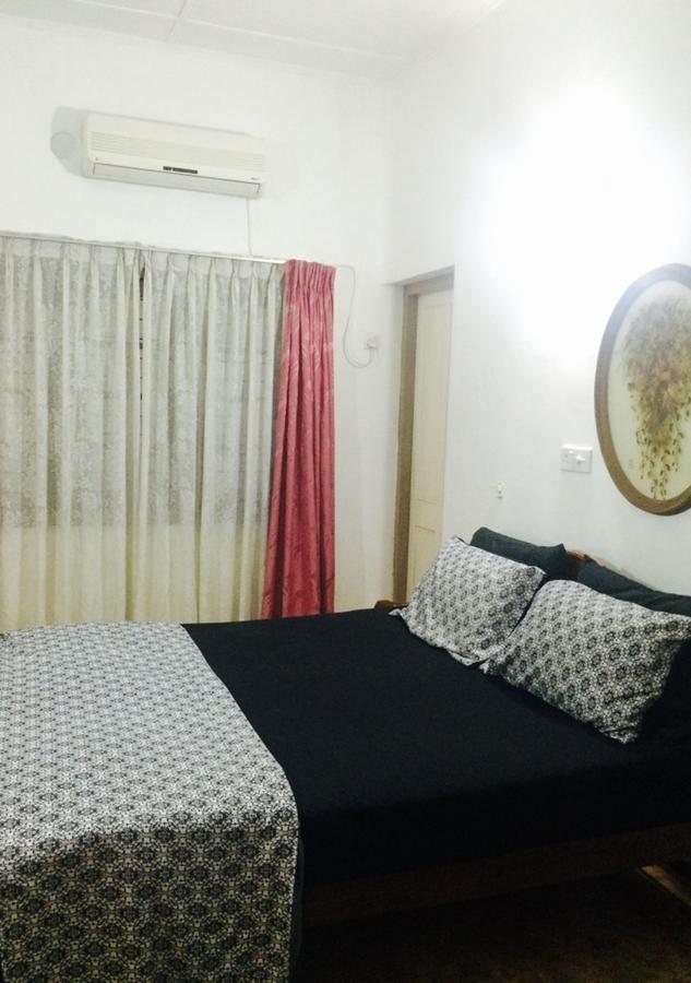 Colombo Lavinia Beach Hostel Dehiwala-Mount Lavinia Exteriör bild